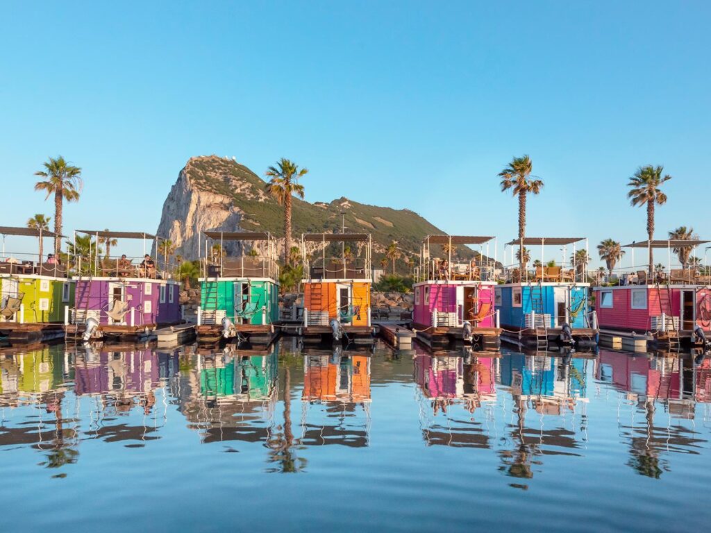 Litoral de La Línea de la Concepción con el Peñón de Gibraltar al fondo